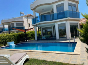 Luxe villa tekerbrothers